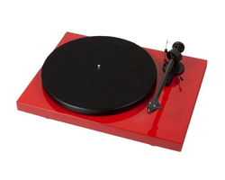 Pro-Ject Debut Carbon Phono USB DC lemezjátszó (Ortofon OM 10 hangszedővel) piros Pro-Ject Debut Carbon Phono USB DC lemezjátszó (Ortofon OM 10 hangszedővel) piros