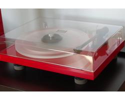Pro-Ject Debut Carbon Esprit DC lemezjátszó /Ortofon 2M-Red/ piros Pro-Ject Debut Carbon Esprit DC lemezjátszó /Ortofon 2M-Red/ piros