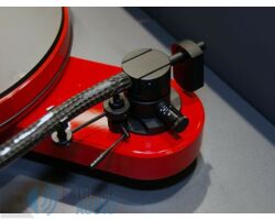 Kép 2/5 - Pro-Ject RPM 3 Carbon analóg lemezjátszó piros Ortofon 2M-Silver hangszedővel