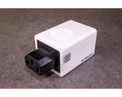 iFi Audio DC Blocker C14 -> C13 M/F zavarszűrő