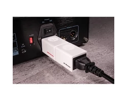 iFi Audio DC Blocker C14 -> C13 M/F zavarszűrő