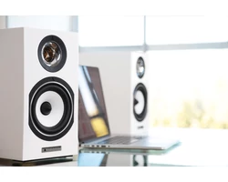 Triangle Esprit Antal EZ frontsugárzó pár, zongoralakk fekete