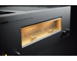 Yamaha M-5000 sztereó végerősítő, zongoralakk fekete
