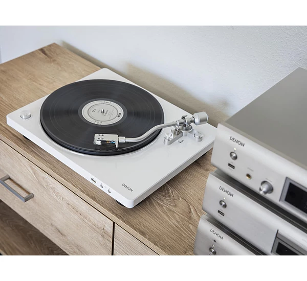 DENON DP-450USB Lemezjátszó, fehér