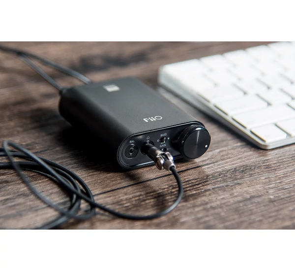 FiiO K3 DAC+AMP Asztali fejhallgató erősítő D/A konverterrel, fekete