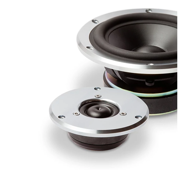 Gato Audio FM-8 polcsugárzó, magasfényű fehér