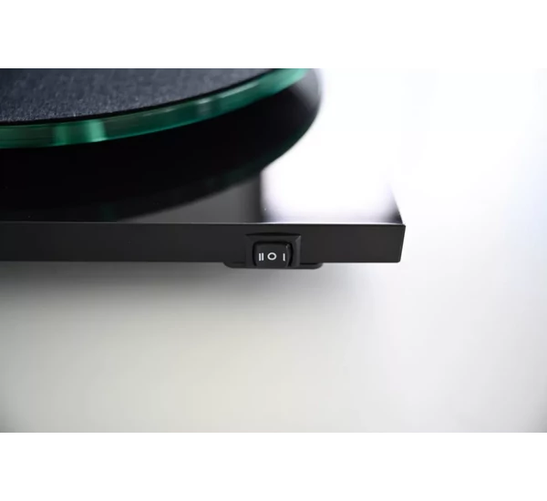 PRO-JECT T2 lemezjátszó Sumiko Rainier hangszedővel, fekete