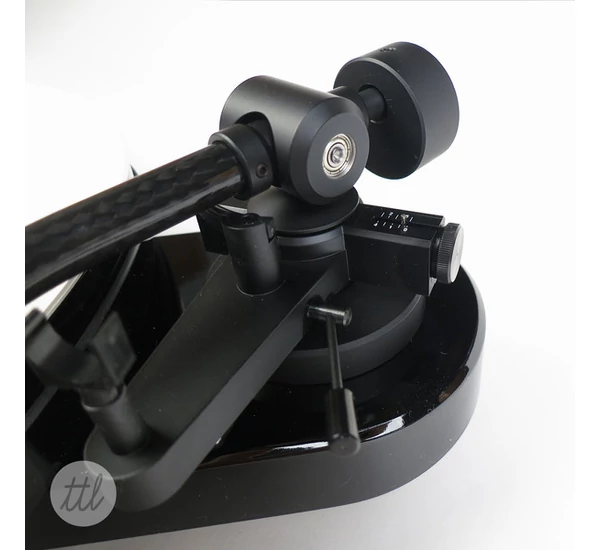 PRO-JECT RPM 1 Carbon analóg lemezjátszó fehér Ortofon 2M-RED hangszedővel