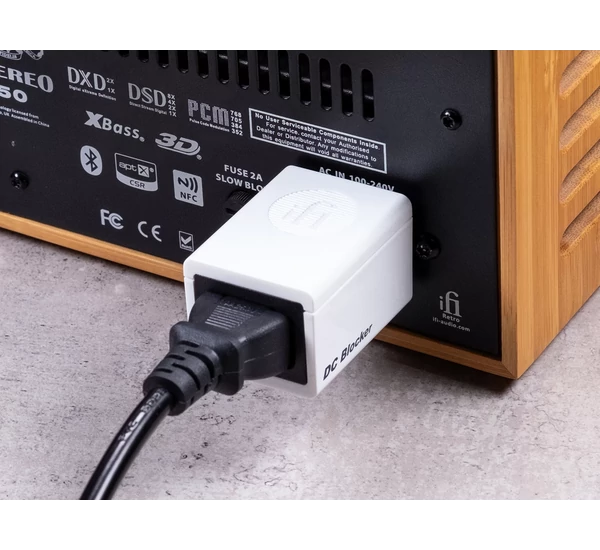iFi Audio DC Blocker C14 -> C13 M/F zavarszűrő