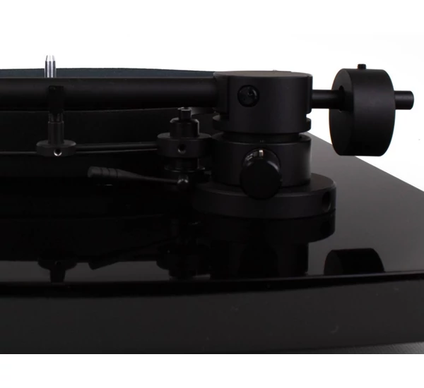 Musical Fidelity Roundtable S lemezjátszó + Ortofon 2M RED, fekete