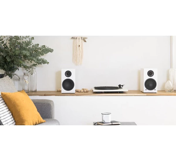 Triangle Elara LN01A aktív polcsugárzó pár, matt fekete