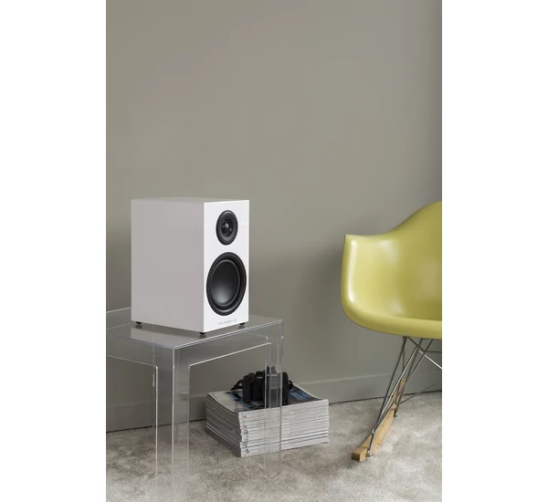 Triangle Elara LN01A aktív polcsugárzó pár, matt fekete