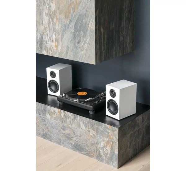 Triangle Elara LN01A aktív polcsugárzó pár, matt fekete