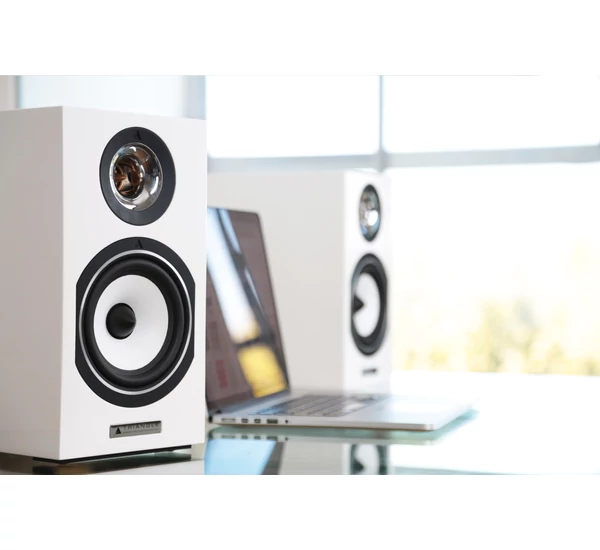 Triangle Esprit Antal EZ frontsugárzó pár, zongoralakk fekete