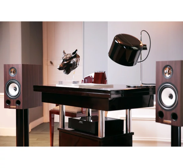 Triangle Esprit Antal EZ frontsugárzó pár, zongoralakk fekete