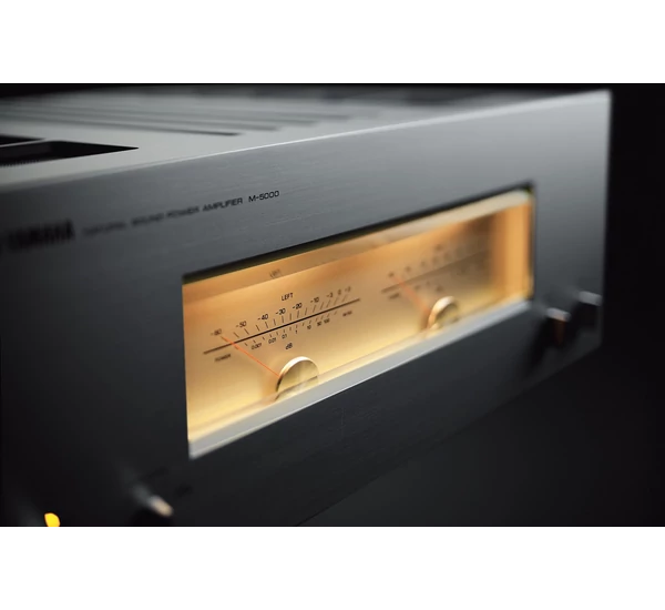 Yamaha M-5000 sztereó végerősítő, zongoralakk fekete